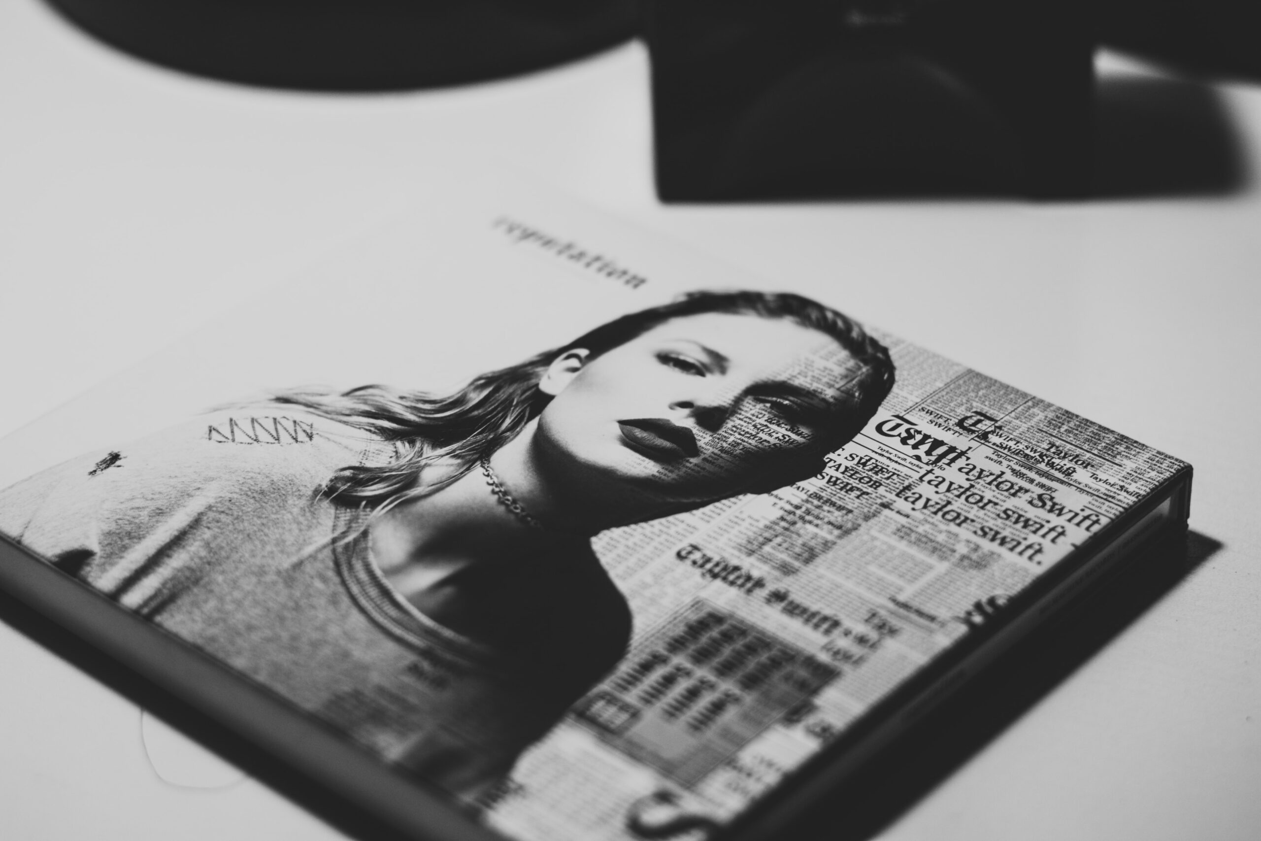 Sampul album Reputasi Taylor Swift