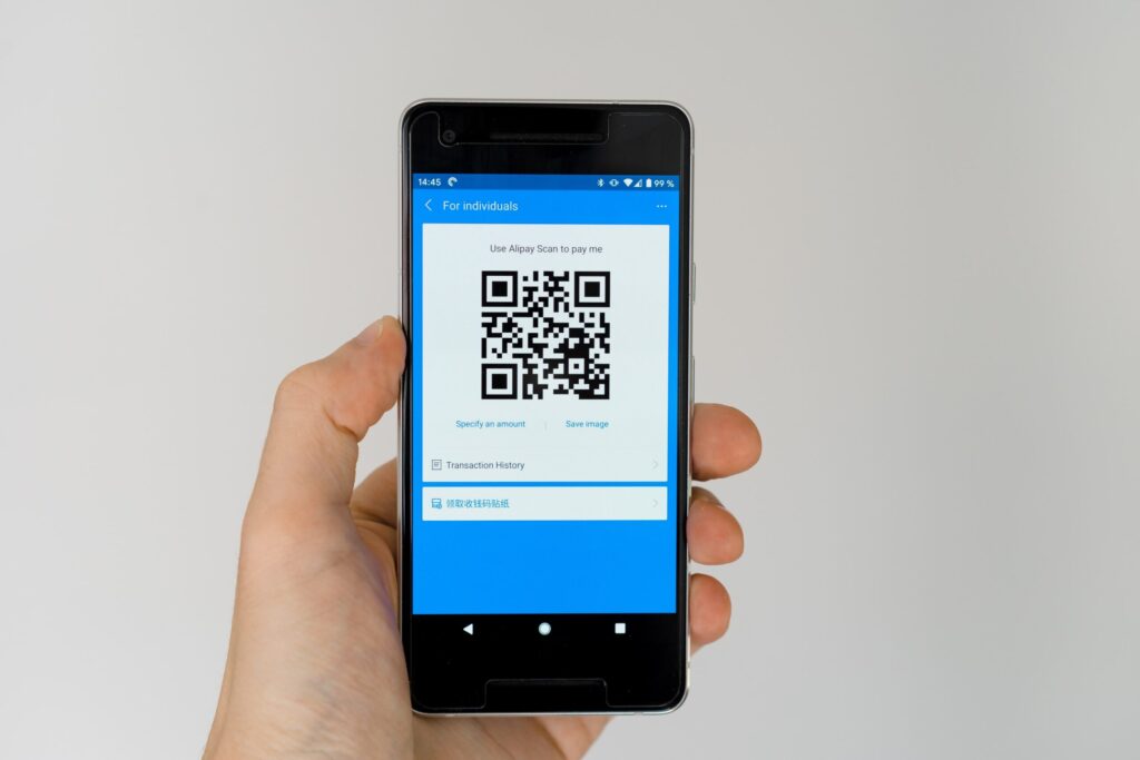 telefone com código QR exibido