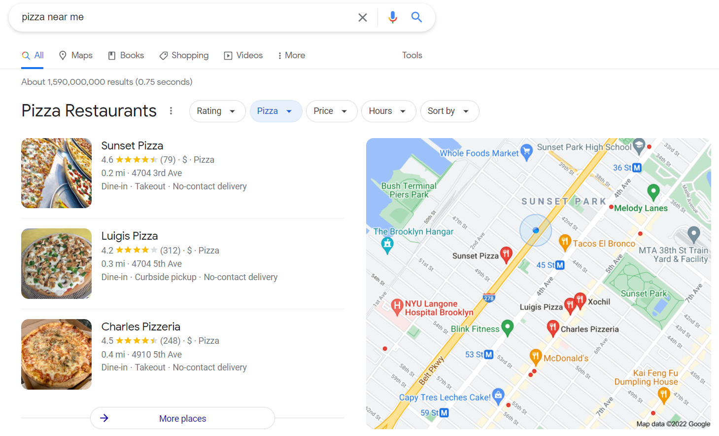 ภาพหน้าจอของผลการค้นหาของ Google สำหรับ "pizza near me" จากที่ตั้งทางภูมิศาสตร์ของ Queens, NY