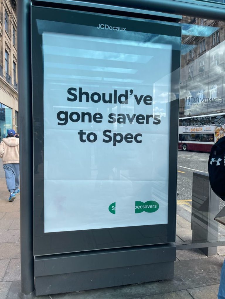 应该去 Specsavers OOH 广告最佳创意营销活动