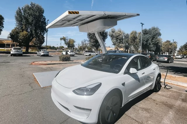 車の充電ステーション