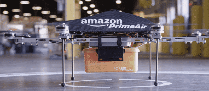 Przykłady modeli biznesowych e-commerce - Obraz dostawy dronem firmy Amazon