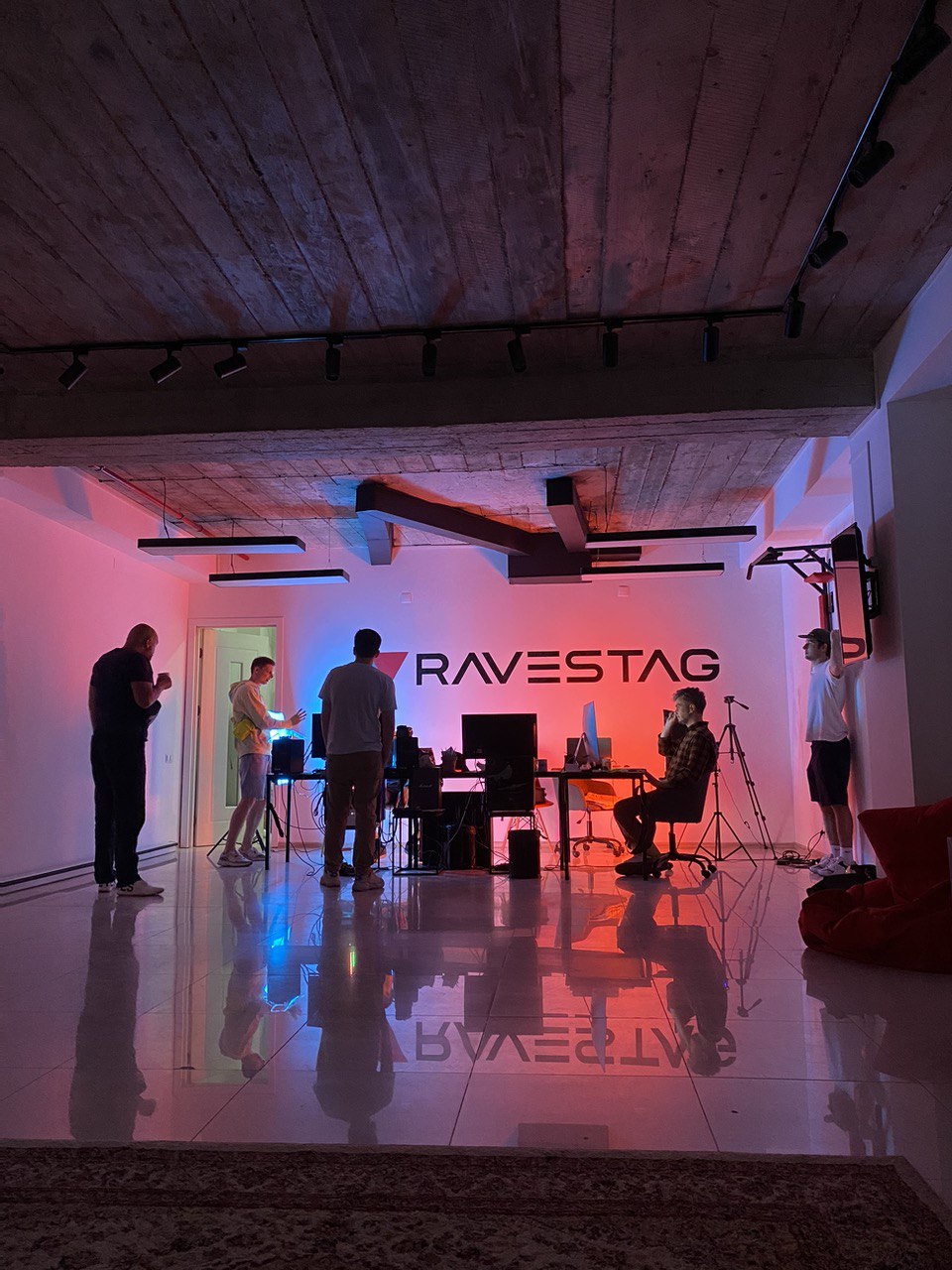 NOWPayments와 Ravestag 파트너