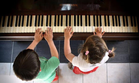 لماذا درس البيانو سنغافورة مهم للأطفال؟