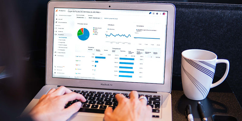 Página de Google Analytics en MacBook Air