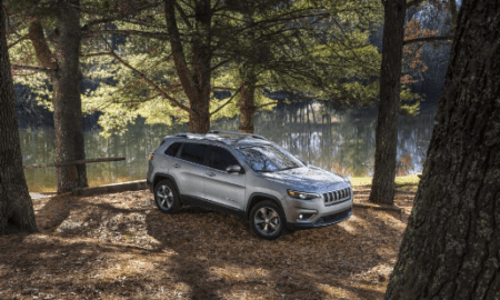 Jeep Cherokee 2019: SUV Ukuran Menengah yang Melangkah Maju dalam Evolusinya dengan Desain Otentik, Premium, dan Mesin Turbo Global Canggih Baru