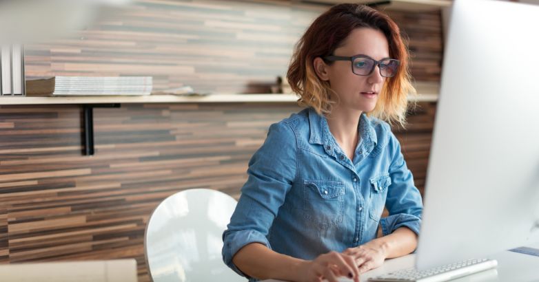 Le webmaster étudie si les performances de son site ont augmenté au cours du dernier mois.