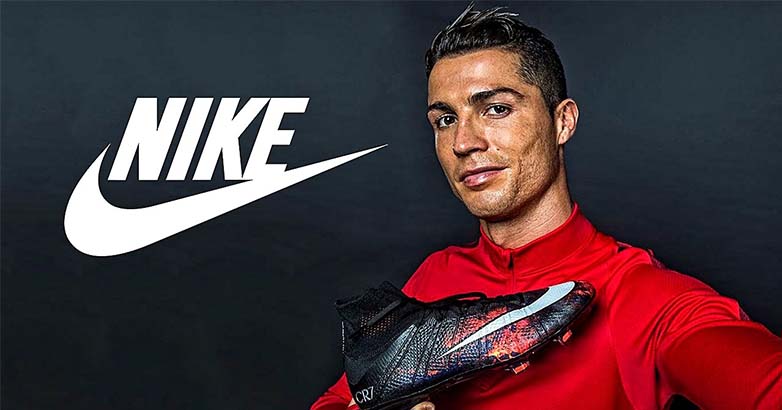 Cristiano Ronaldo si è fatto un selfie con una scarpa Nike