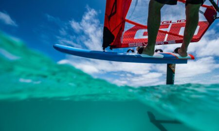 Wybór odpowiedniej deski do kitesurfingu i windsurfingu: porady i wskazówki