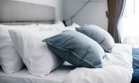 Bewertung von Sleepgram Pillows: Dieses Kissen verfügt über ein 3-in-1-Innenkissendesign, das Ihnen hilft, besser und gesünder zu schlafen