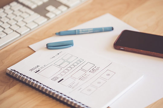 diseño-dispositivo-documento-dibujar-notebook-boceto-wireframe-framework