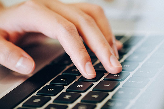 ordinateur portable-clavier-saisie-écriture-de-données