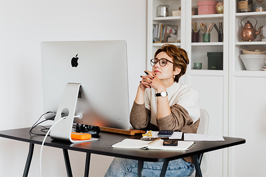 bureau-travail-bureau-mac-apple