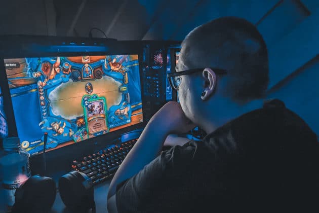 ordinateur-jeux-pc-gamer-desktop-play-opportunités-de-carrière-industrie-du-jeu-vidéo