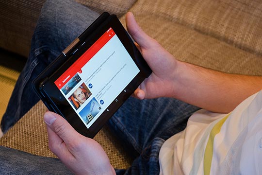 youtube-tablet-news-app-ipad-multimedia-online-channel-video