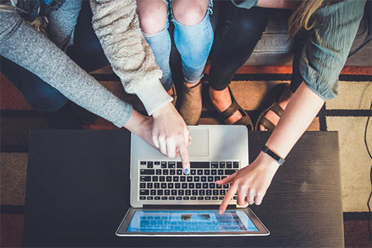 Teamwork-Plan-Internet-Work-Meeting-Büroschreibtisch