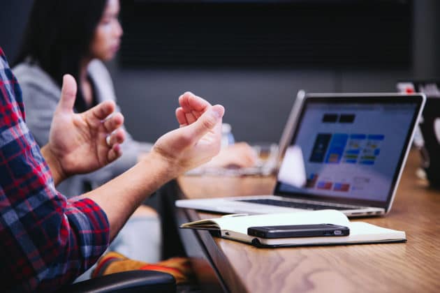 Arbeit-Geschäft-Büro-Unternehmen-Teambesprechung-Besprechen-Plan