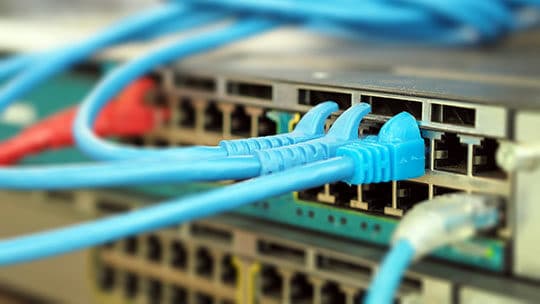 internet-sieć-ethernet-router-serwer-technologia-szerokopasmowa-lan-biuro