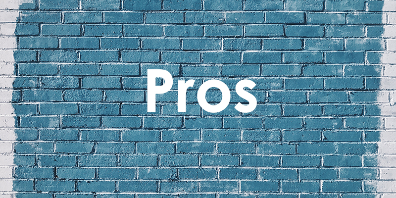 青い壁に書かれた「Pros」の文字