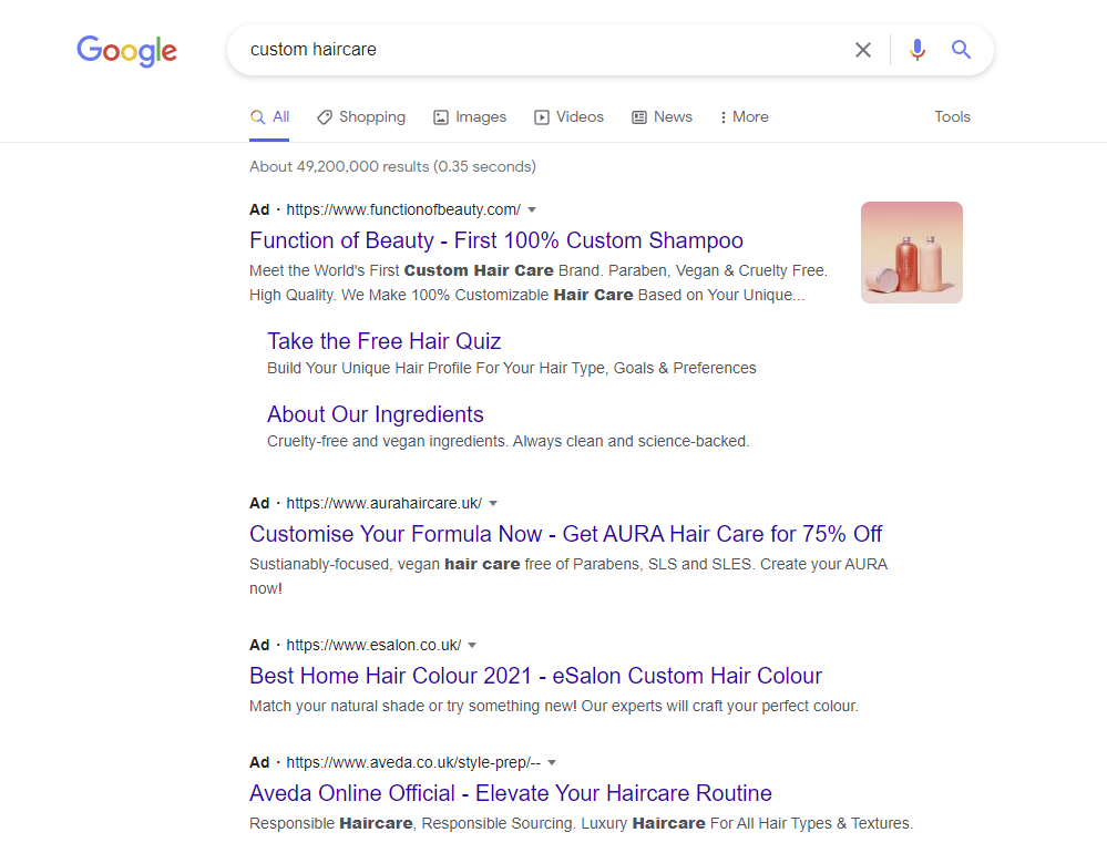 Captura de pantalla de los resultados de búsqueda de Google para "cuidado del cabello personalizado"